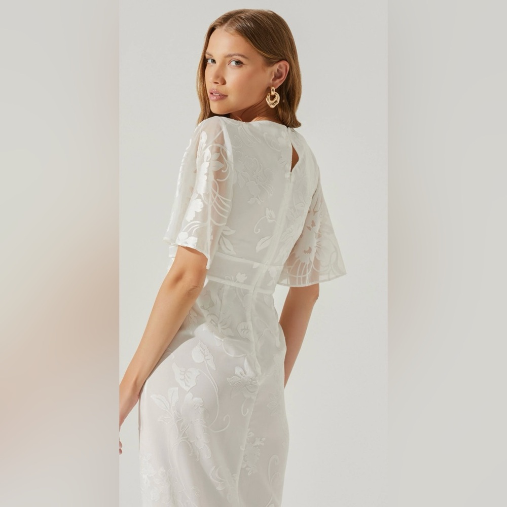 ASTR the Label Jasmine Floral midi dress - Picture 3 of 9